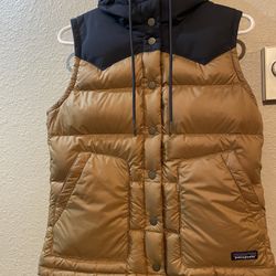 Patagonia  Women’s  Hooded Puffer Vest Small 