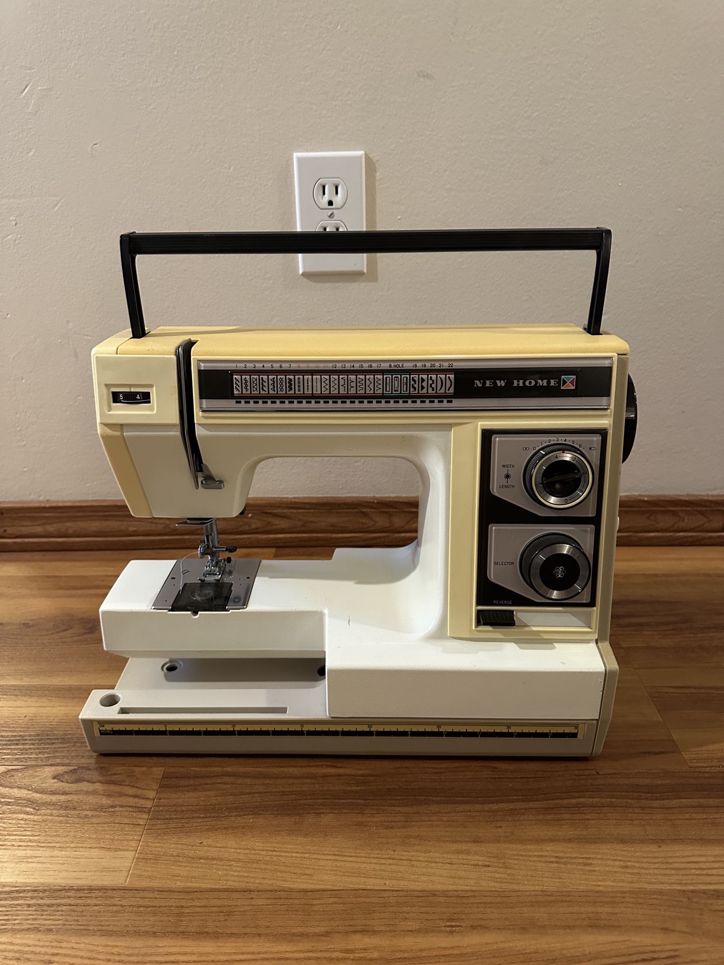 New Home SL-2022 Sewing Machine For Parts