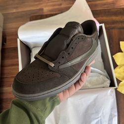 Jordan 1’s Travis Scott Velvet Brown