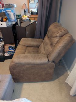 Automatic Reclining Leather Chair w attached remote