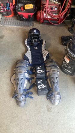 Marucci Catcher's Gear Set with Easton Knee Savers