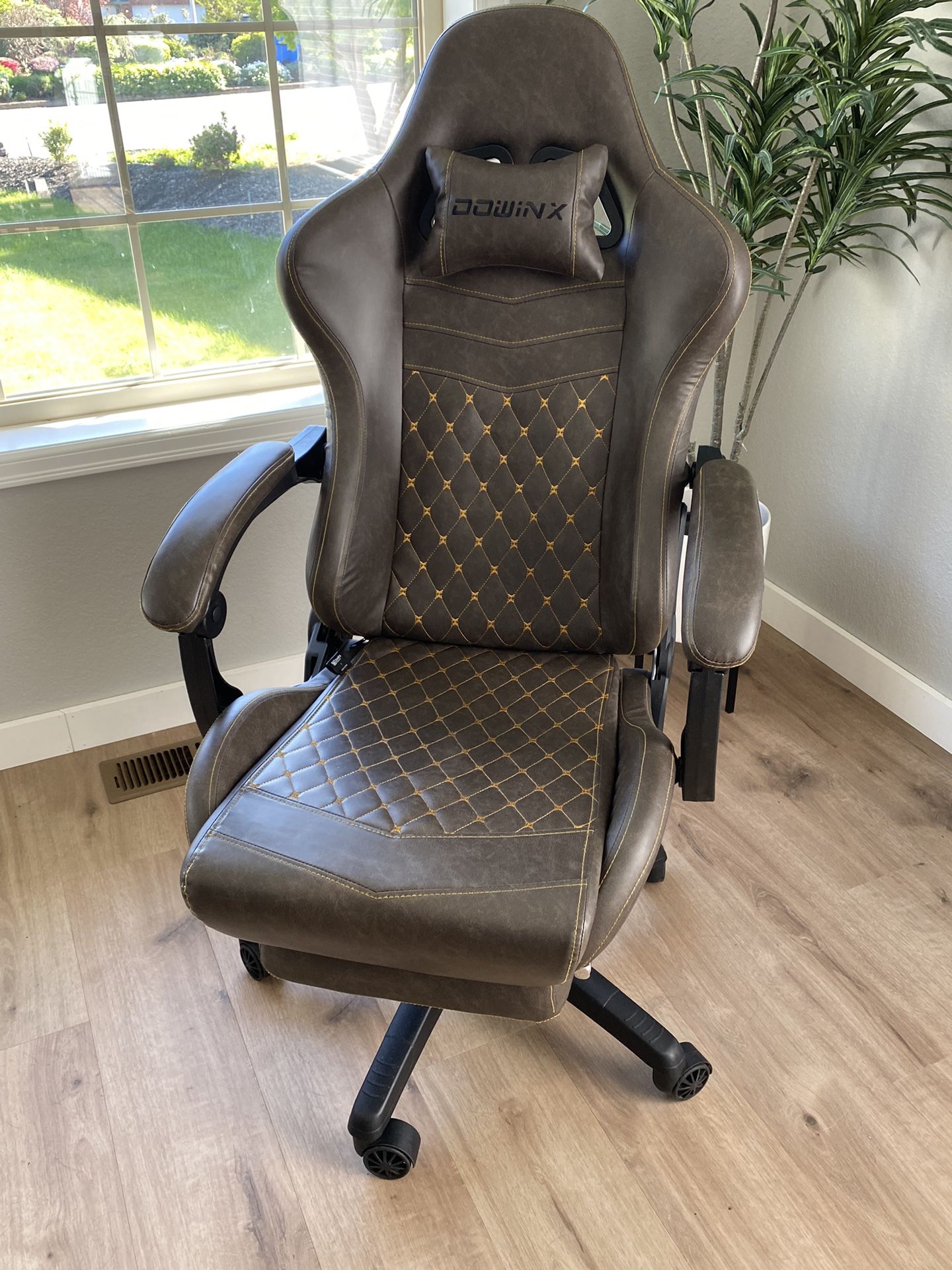 $50  OBO        Gaming Chair, Like Leather, Reclining, Foot Rest