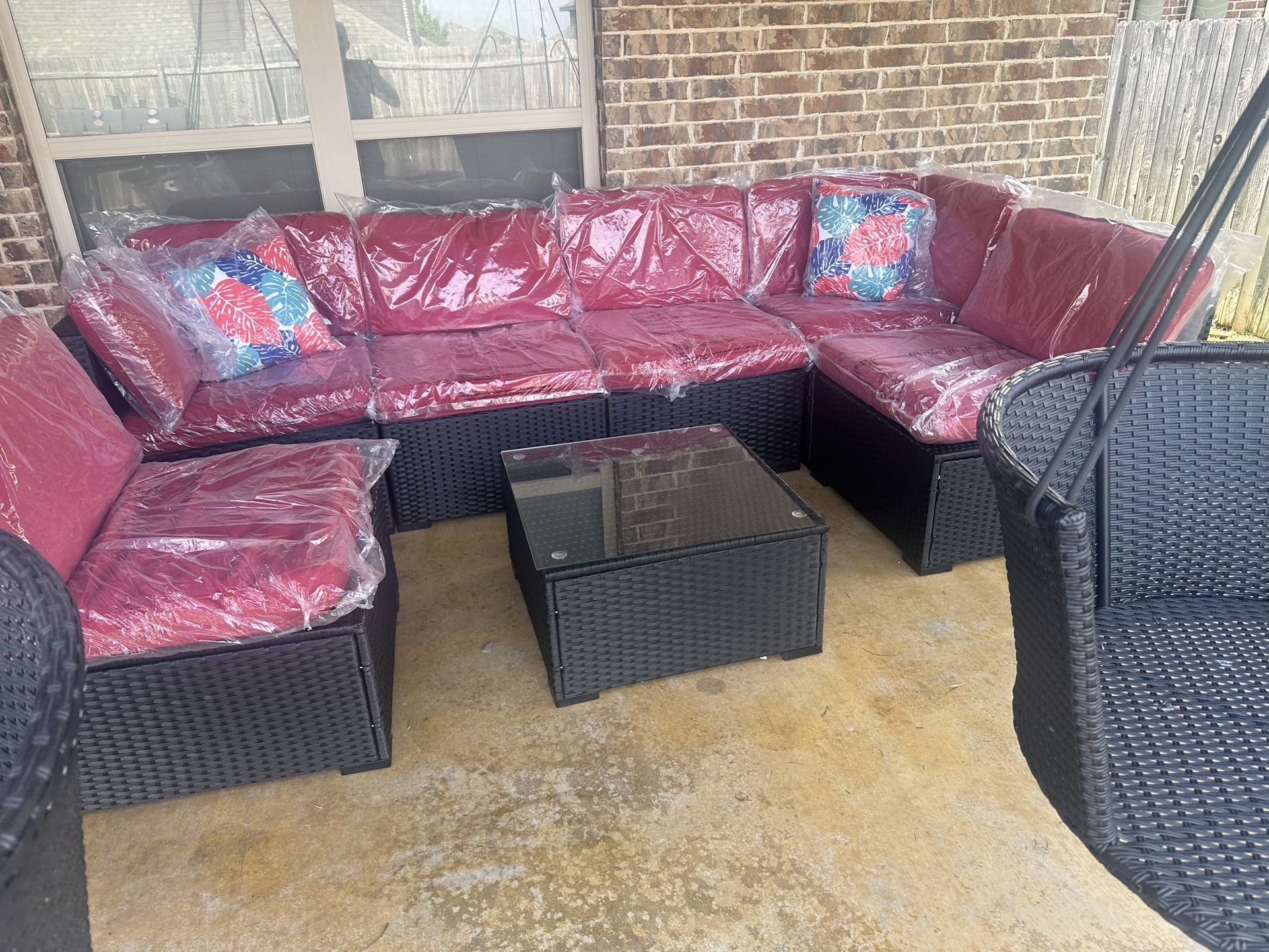 New inbox patio set with cushions (we finance and deliver)