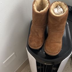 Classic Brown Ugg Boots 