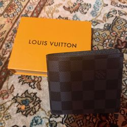 Black Louis Vuitton wallet (checked)