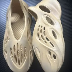 Adidas Yeezy Foam RNR Desert Sand Size 7 Used