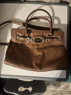 Micheal kors purse(literally brand new)