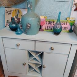 CUTE CABINET AT PICKY PINCERS 801 TURNER ST CLEARWATER OPEN NOON TO 6 FREE DELIVERY