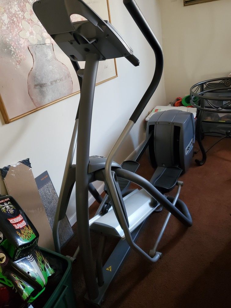 PRECOR EFX 5.33 ELIPTICAL