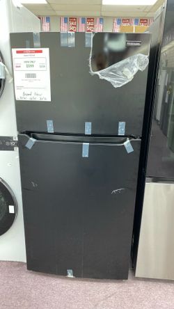 Frigidaire 20-cu ft Standard-Depth 30-in Wide Top-Freezer Refrigerator ( Black)