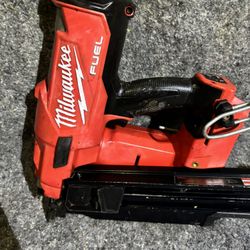 Milwaukee M18 FUEL 3-1/2 in. 18-Volt 21-Degree Lithium-Ion Brushless Cordless Framing Nailer (Tool-Only)