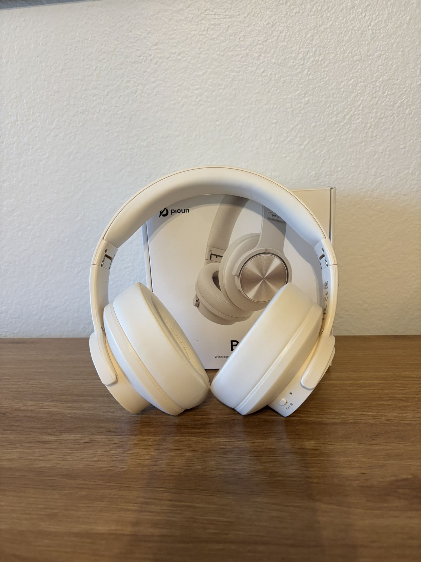 White Picun Wireless Over- The - Ear Foldable Headphones
