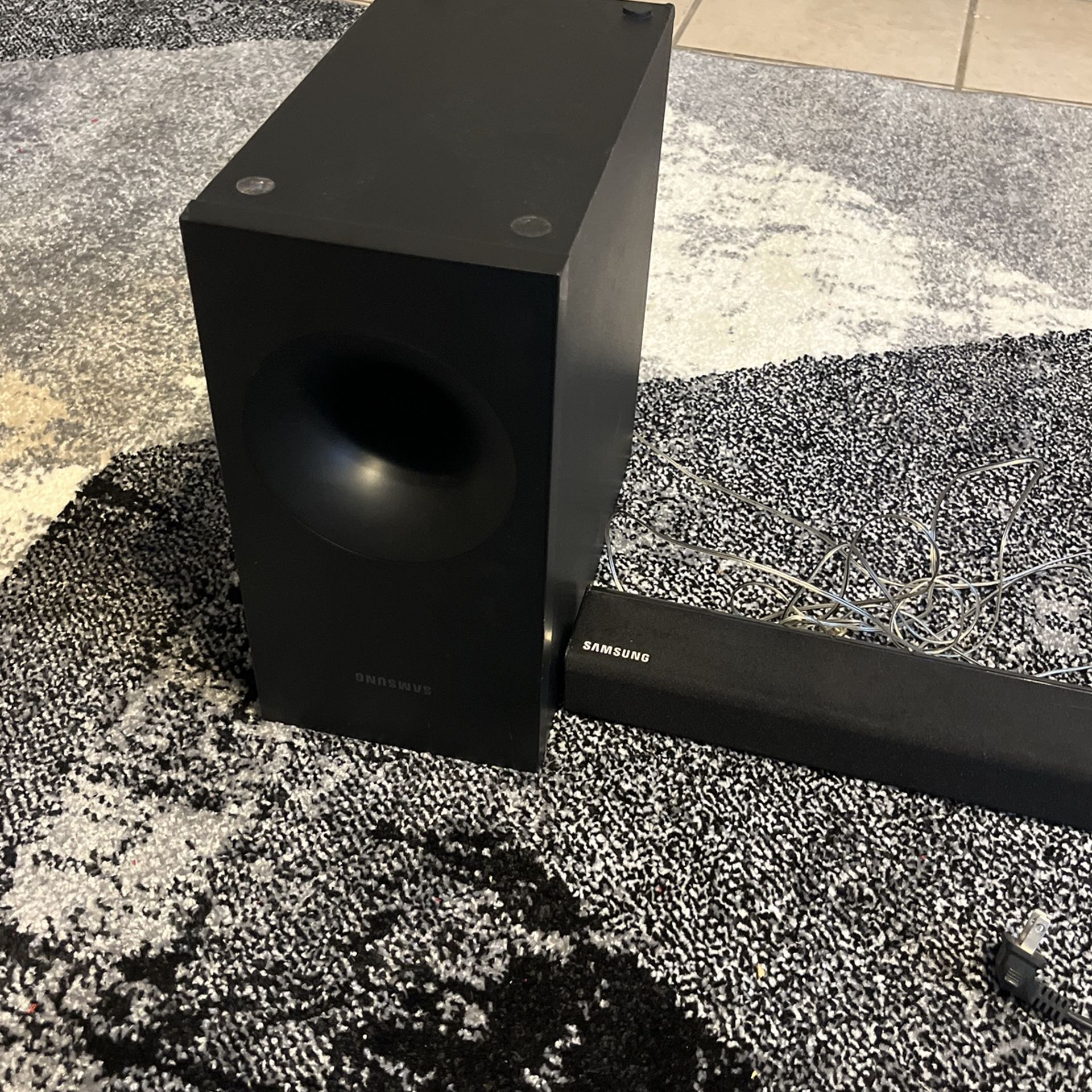Samsung Soundbar w/ subwoofer