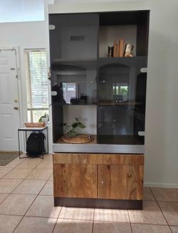 Nice Modern Cabinet with Built-in Lighting & Storage (Delivery Available)