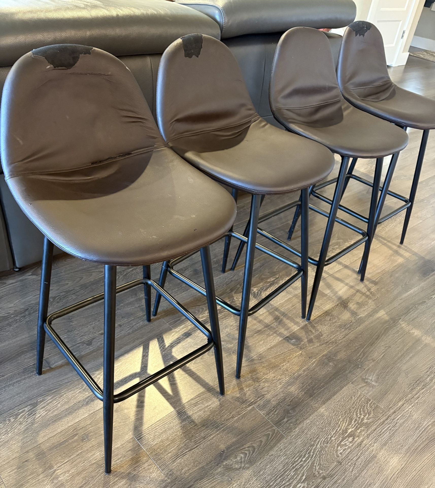 4 Counter Height Stools 