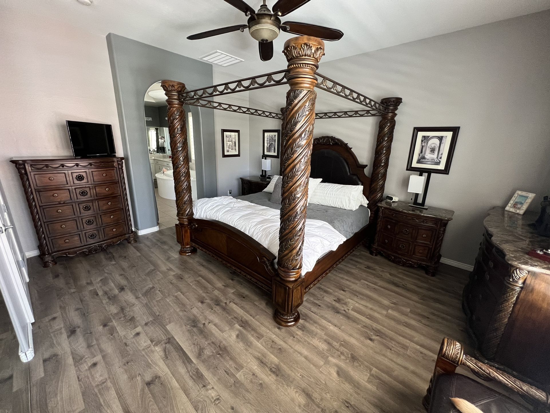 North Shore Canopy Bed Set