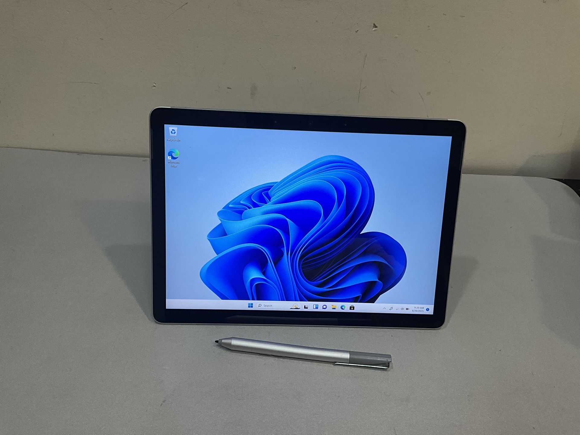 Microsoft Surface Go 2 10.5" intel M3-8100Y 1.1GHz 128GB SSD 8GB RAM - #34 Windows 11 pro Fully tested factory reset and ready for a new owner.