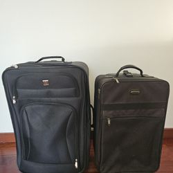 2 Carry On Luggages 🧳