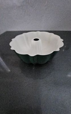 10in Metal Bundt Pan