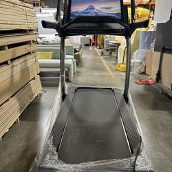 Nordic Track Commercial X32i Treadmill