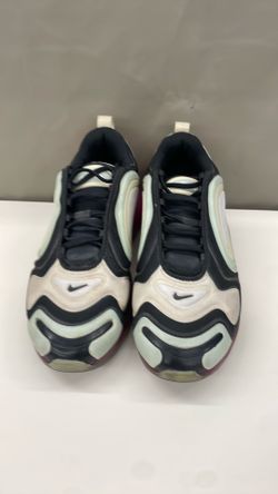 Nike shoes. Item No 688 (Shopgoodwill)