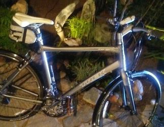TREK 2010 7.6 FX Hybrid NEVER RIDDEN for Sale in Sacramento