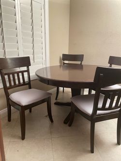 Solid wood dining table set w/ 4 sturdy chairs