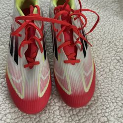 Soccer shoes