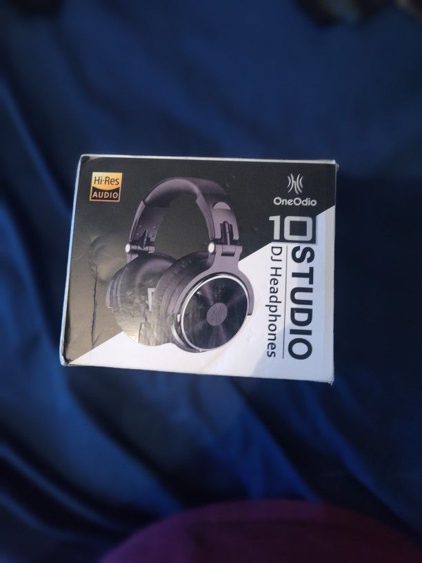 Headphones 🎧