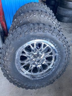 37x13.50x20 Cooper discovery STT tires