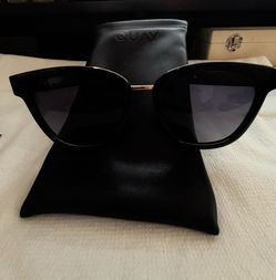 Quay Black with Gold Sunglasses