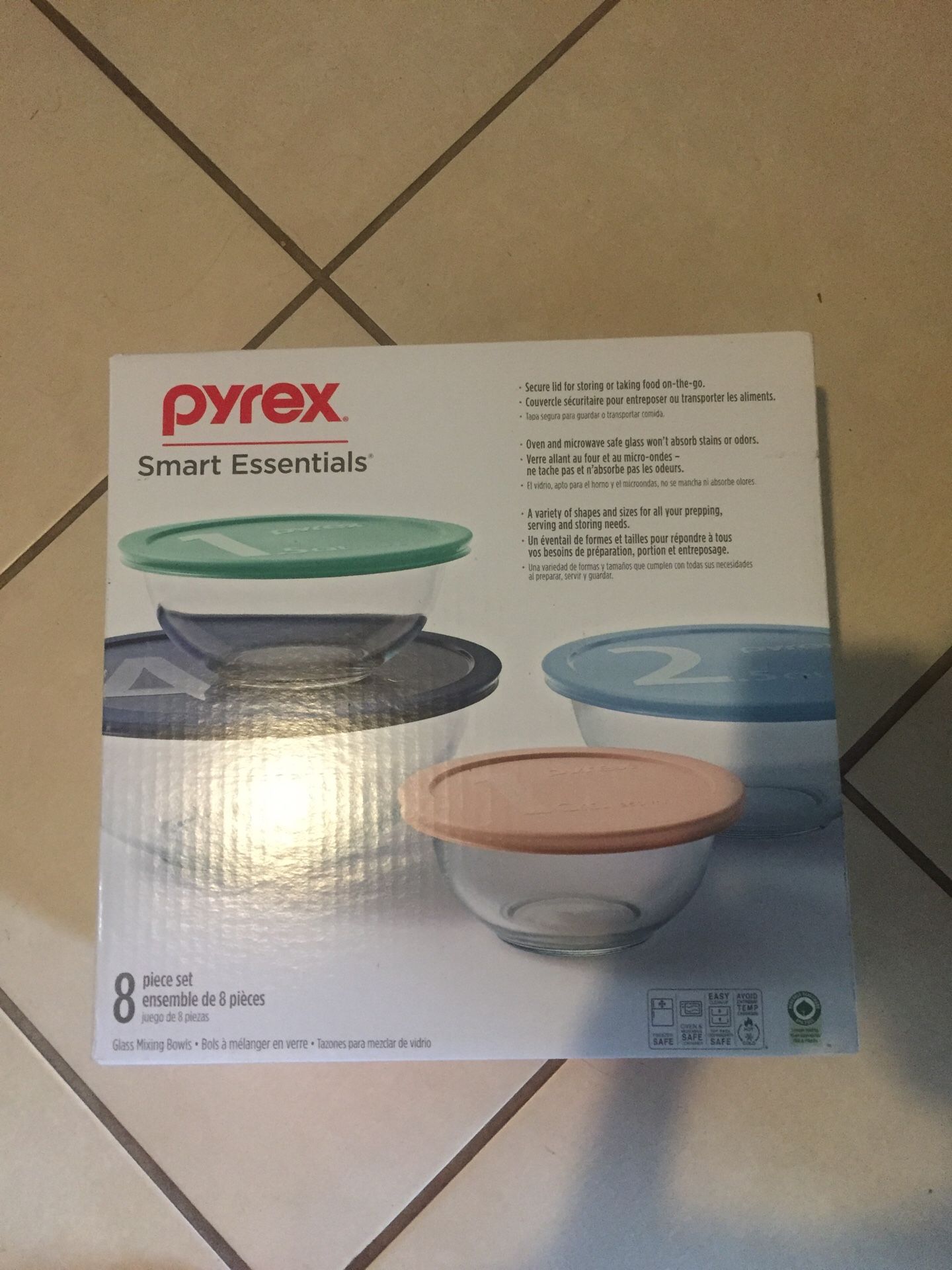 Pyrex 8 piece bowl set new