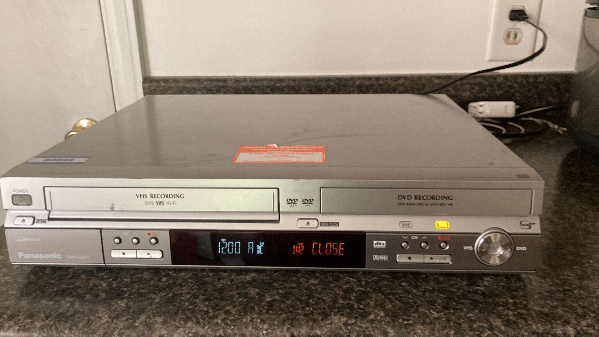 Panasonic DMR-ES30V DVD/VHS Combo Player Recorder VHS TO DVD Converter No Remote ESTATE FIND!