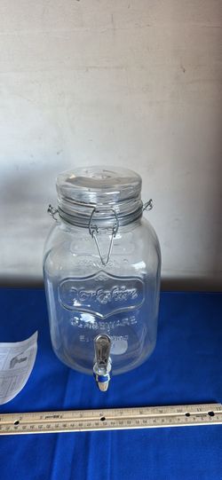 Glass beverage dispenser