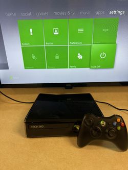 Xbox 360 Slim W/ 6 Digital Games