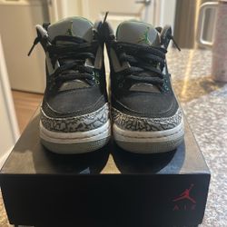 Jordan 3 Pine Green. Size 5y