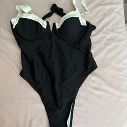 New Bathing Suit/ Swimsuit, Size large Fits Médium / Large 
