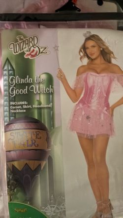 Small Glinda , the witch, the good witch