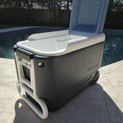 Cooler Igloo MaxCold 40 Qt. Beach Wheeled Hard Cooler Pool Rolling Cooler Chiller Roller Handle Ice Blue
