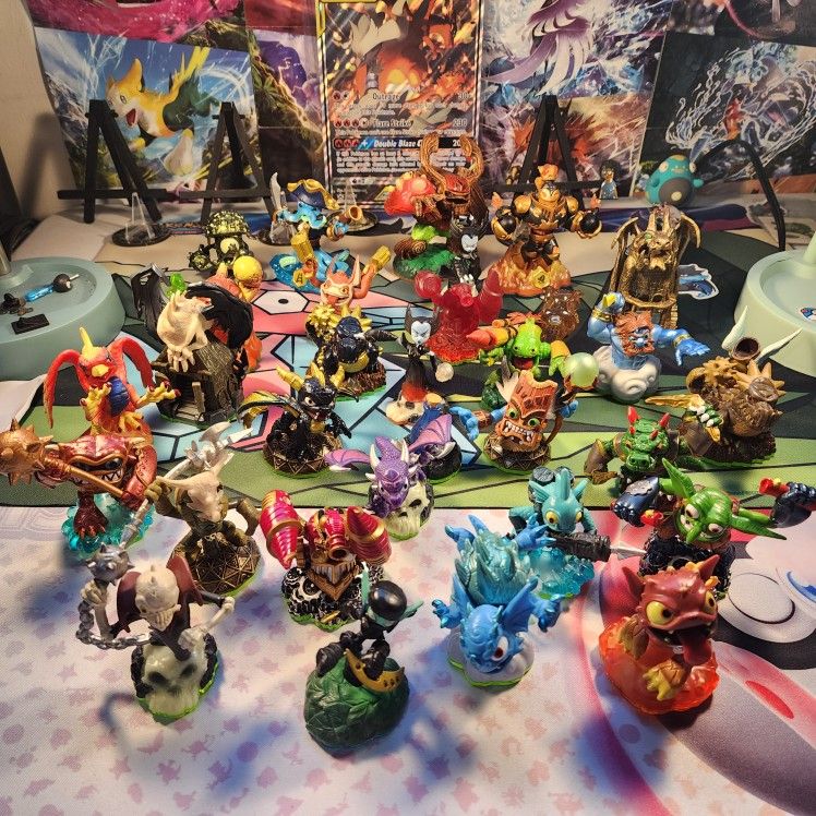 Skylanders - Over 30 Figures +
