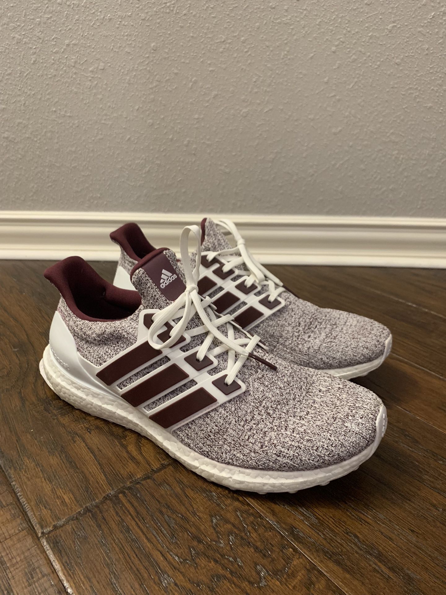 Zapatos prosa proposición Adidas Ultra Boost 4.0 Cloud White Maroon. Size: 13 for Sale in Katy, TX -  OfferUp