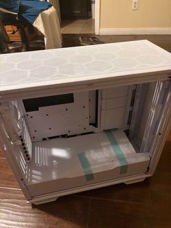 White Mid-Tower ATX PC Case be quiet
