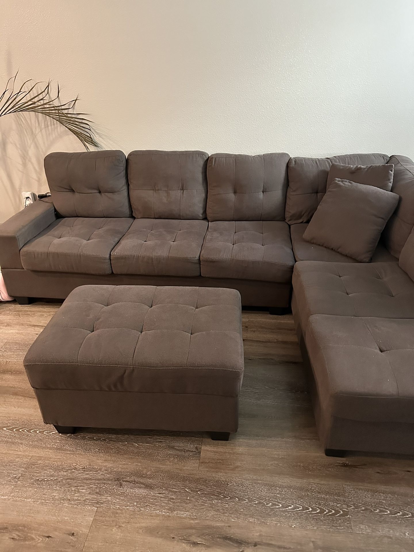 Sectional Couch / Brown