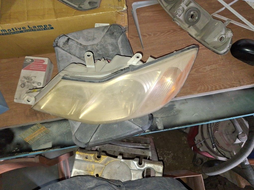 Toyota Avalon Headlights L+R