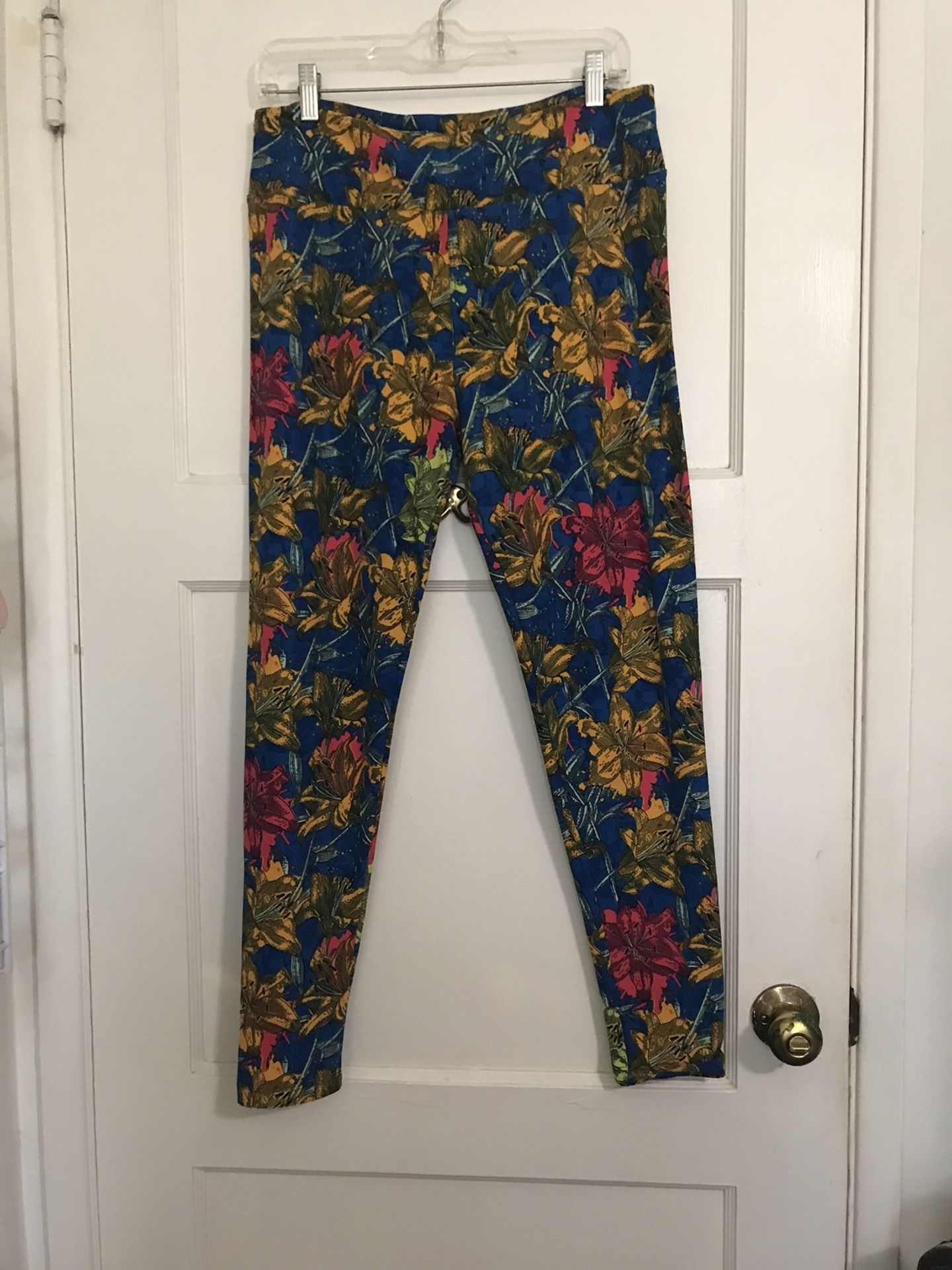 ✔️Ladies LuLaRoe Tall & Curvy Leggings 🌺     