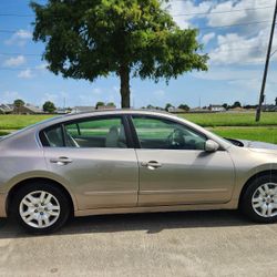 Low Miles Super Clean 2011 NISSAN Altima 
