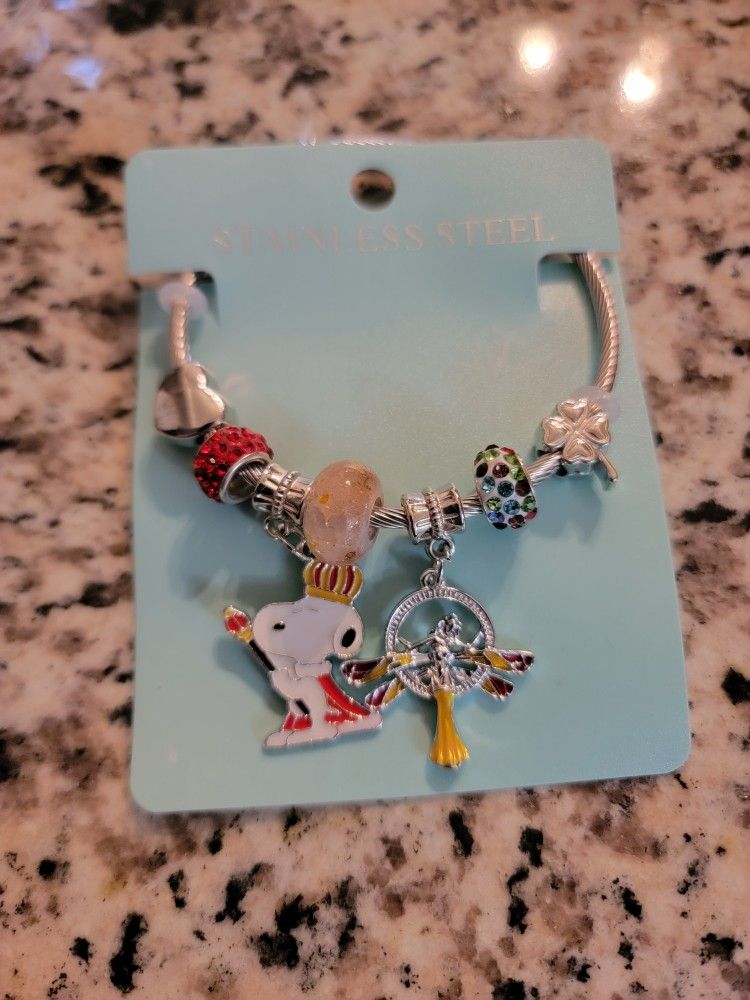 Snoopy Peanuts Charm Bracelet Brand New 
