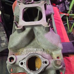 Small block chevy edelbrock Victor Jr intake