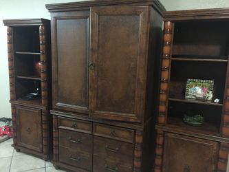 Entertainment center