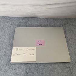 Microsoft Surface Laptop – Intel i7 | 8GB RAM | Touchscreen | Windows 10 Pro